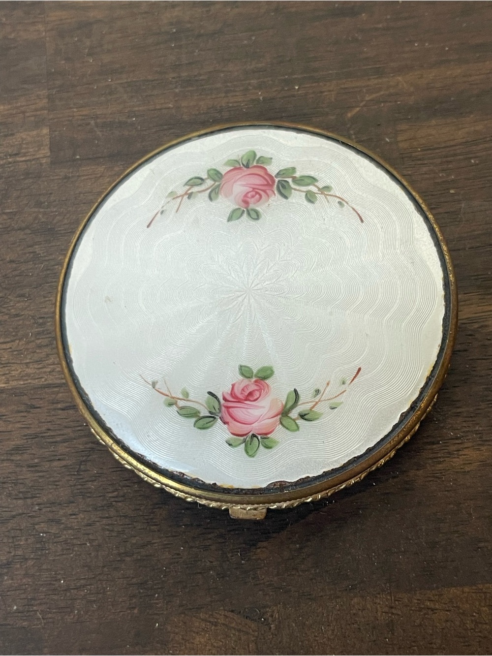 Foster makeup compact